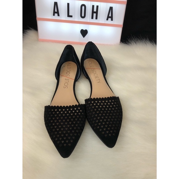 Shoes - HP ❤️ Adorable perforated flats